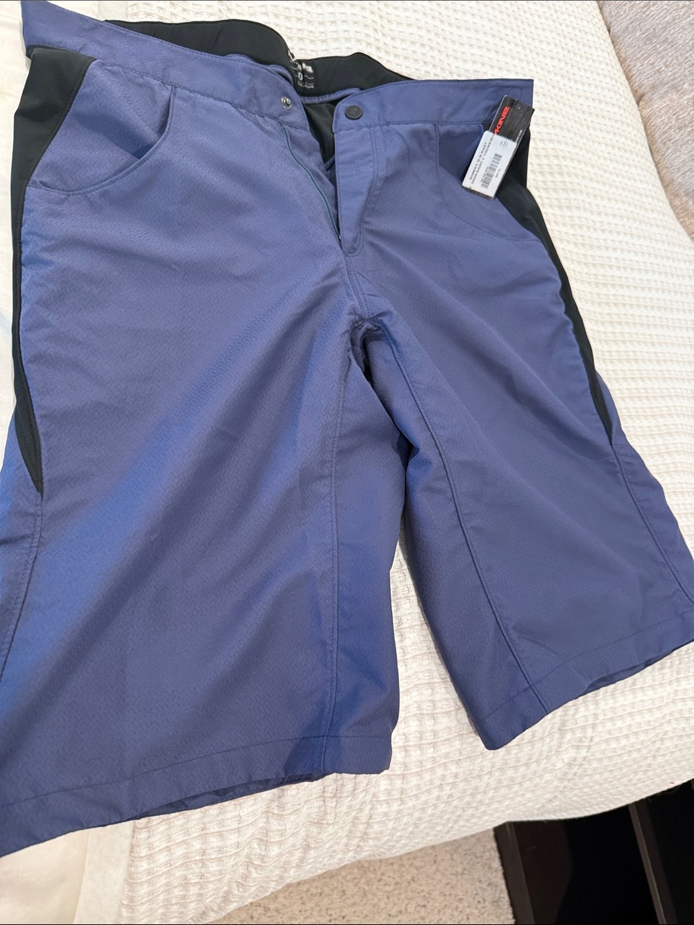 Saline women’s Blue Hybrid Shorts with Black Panels. Sz 30